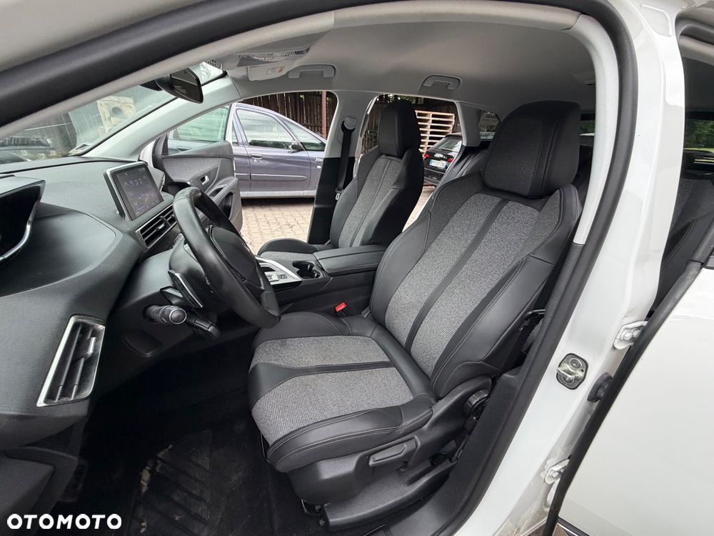 Peugeot 3008 PureTech 130 Stop & Start GPF EAT8 Allure - 17