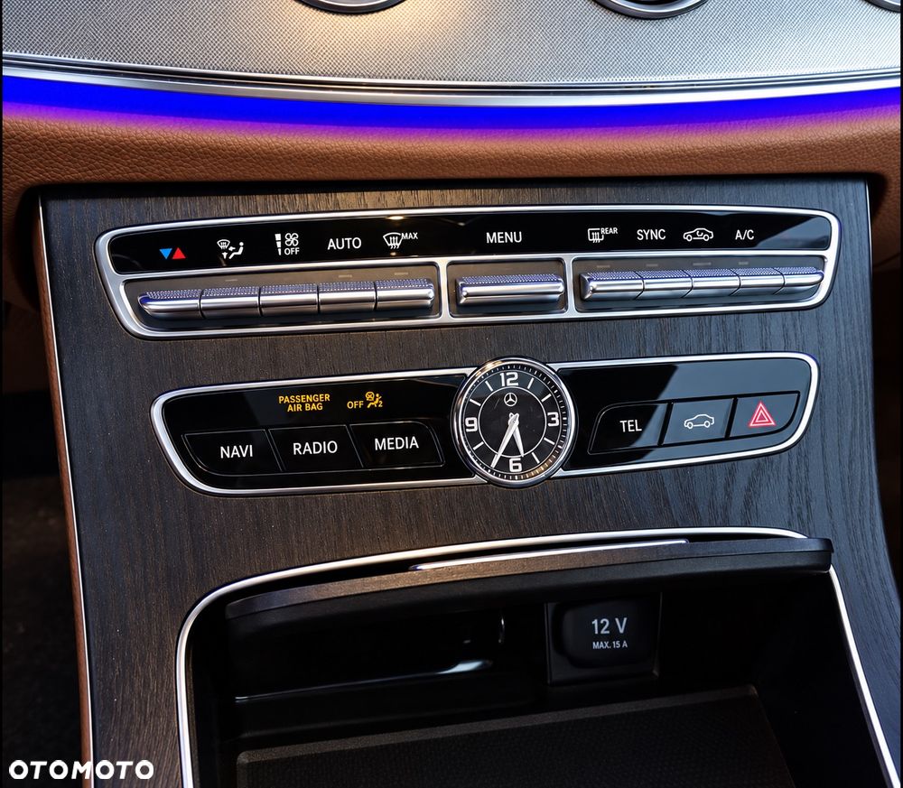 Mercedes-Benz Klasa E 220 d 4-Matic 9G-TRONIC - 15