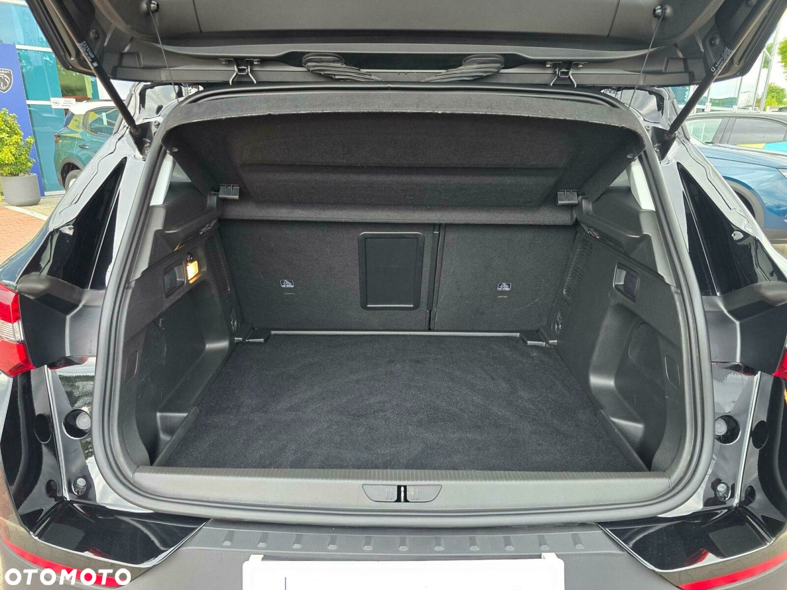 Opel Grandland 1.2 T Business Elegance S&S - 24