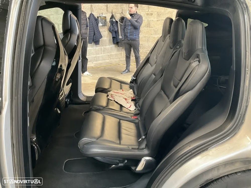 Tesla Model X 90D - 11