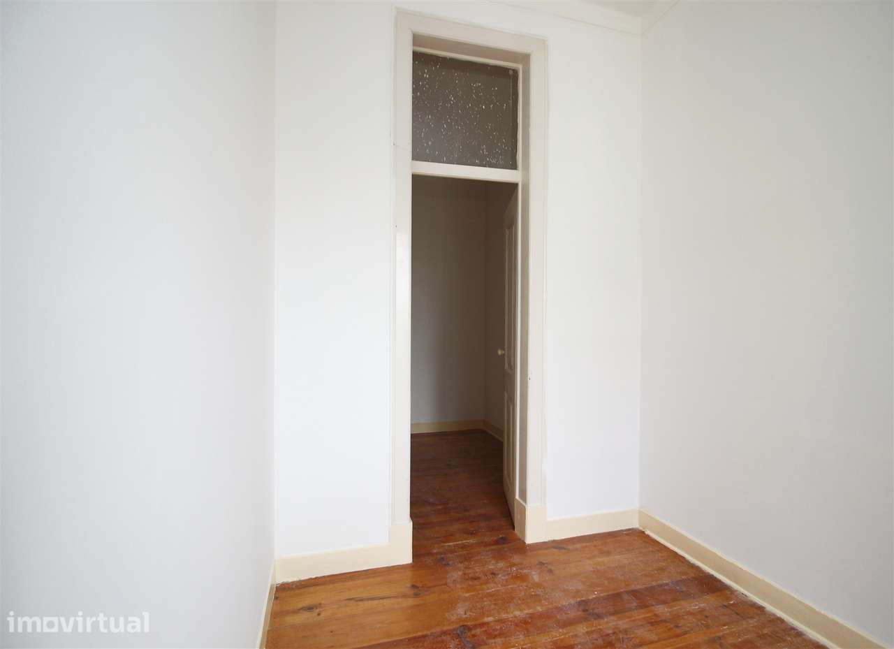 Apartamento T3 usado mas c/alguma obra Graça Lisboa - Grande imagem: 3/21