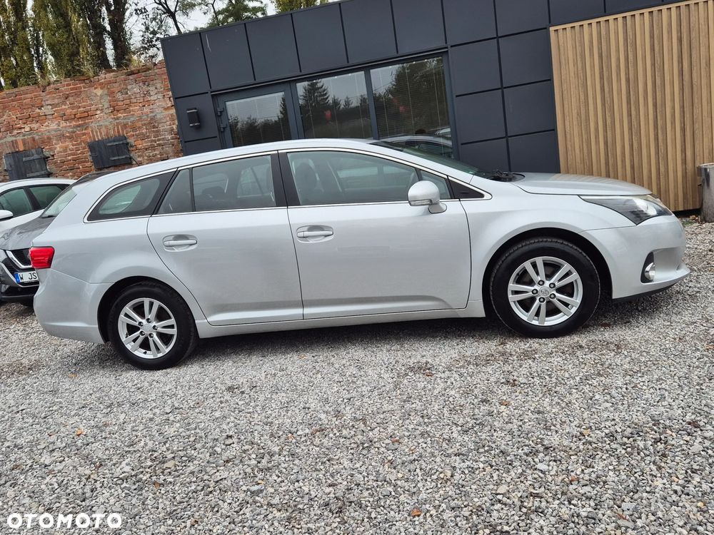Toyota Avensis Touring Sports 1.8 Comfort - 14