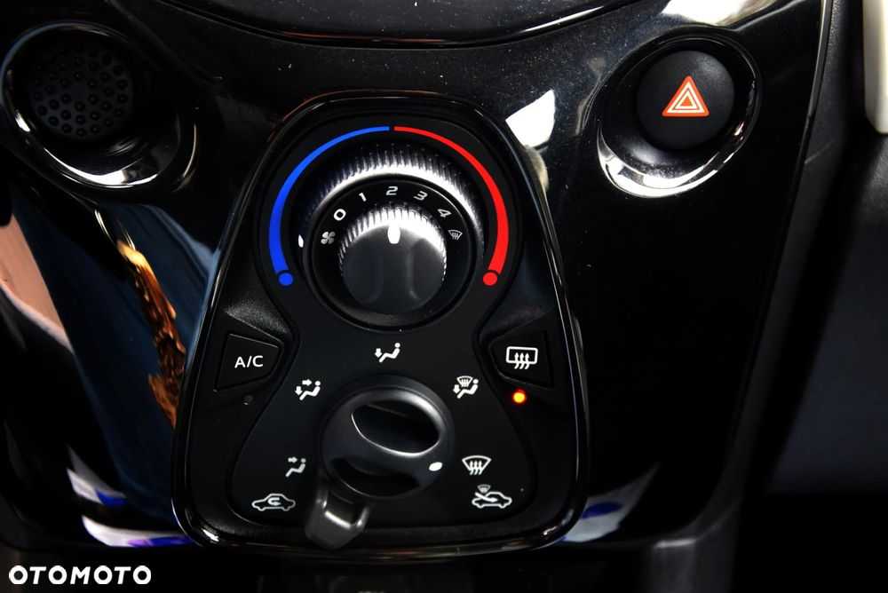 Toyota Aygo x-play - 26