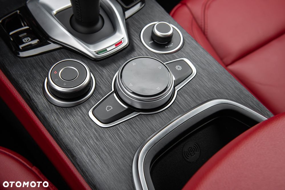 Alfa Romeo Stelvio 2.0 Turbo 16V AT8-Q4 Veloce - 22