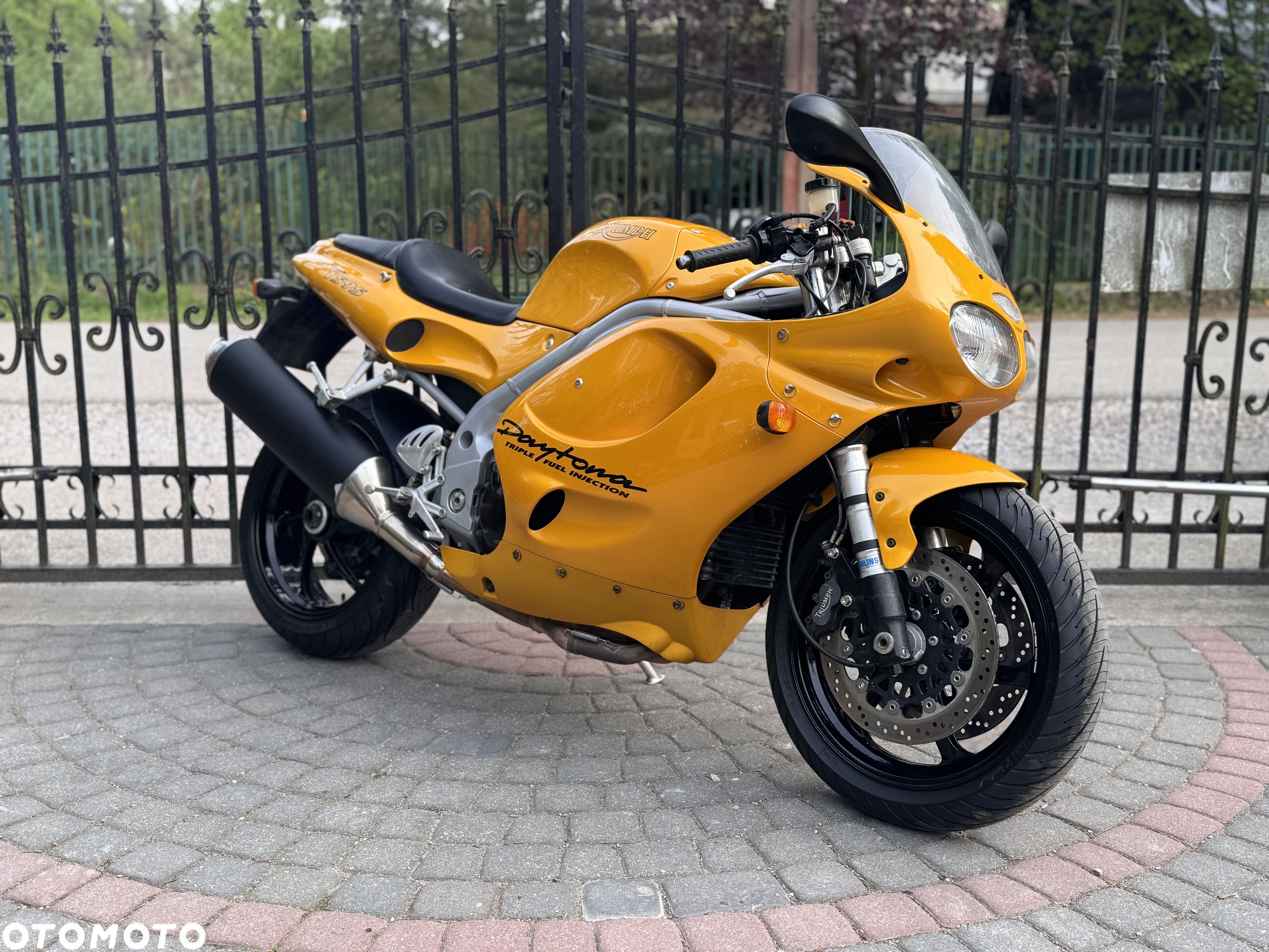 Triumph Daytona - 1