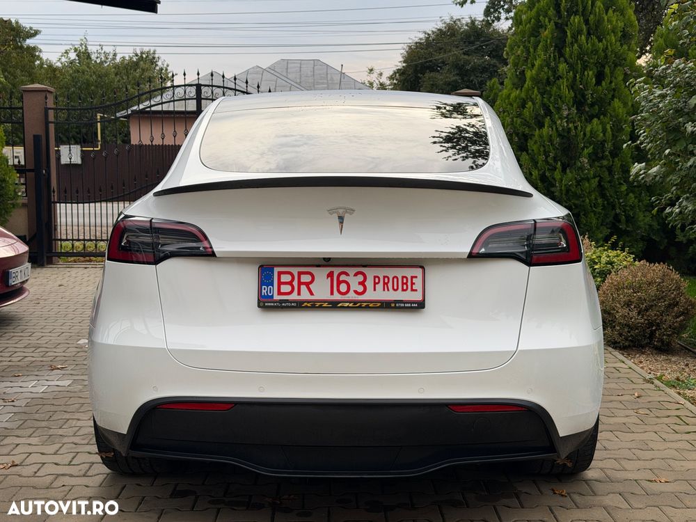 Tesla Model Y Performance Dual Motor AWD - 13