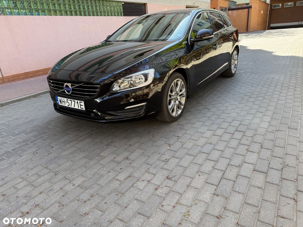 Volvo V60 D6 AWD Plug-in Hybrid Momentum - 2