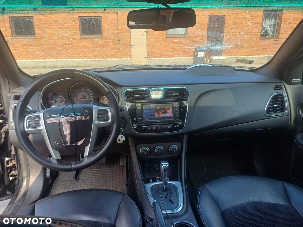 Chrysler 200 - 9
