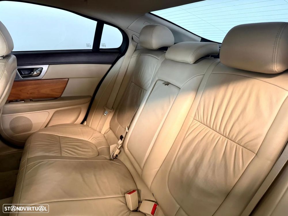 Jaguar XF 3.0 D V6 Premium Luxury - 21