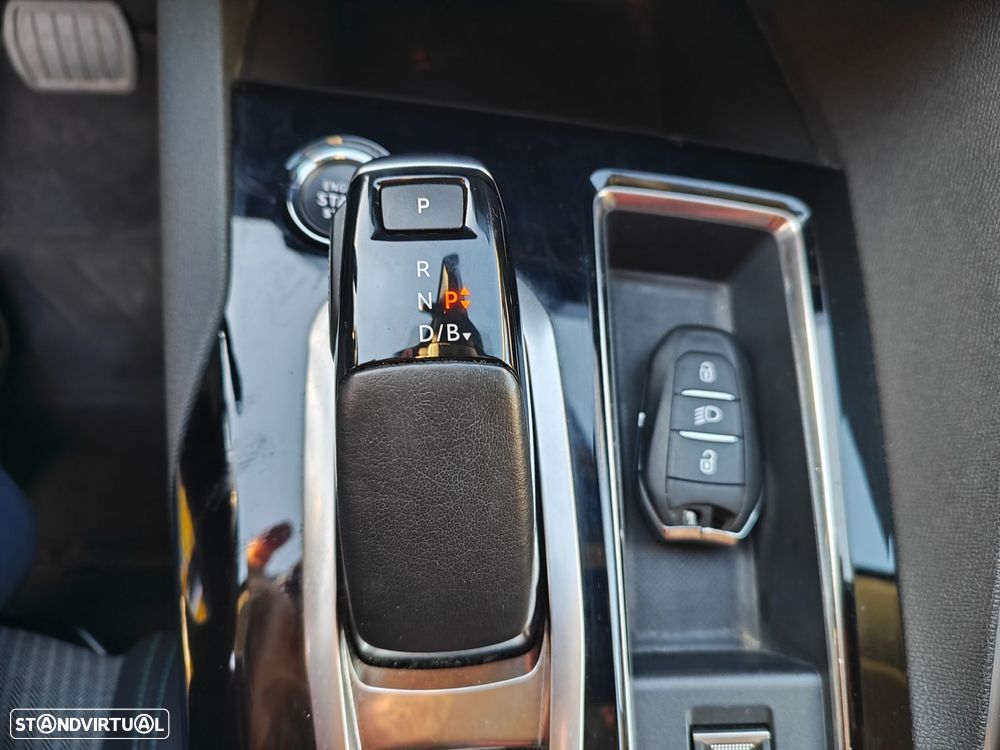 Peugeot 3008 1.6 Hybrid Allure e-EAT8 - 22