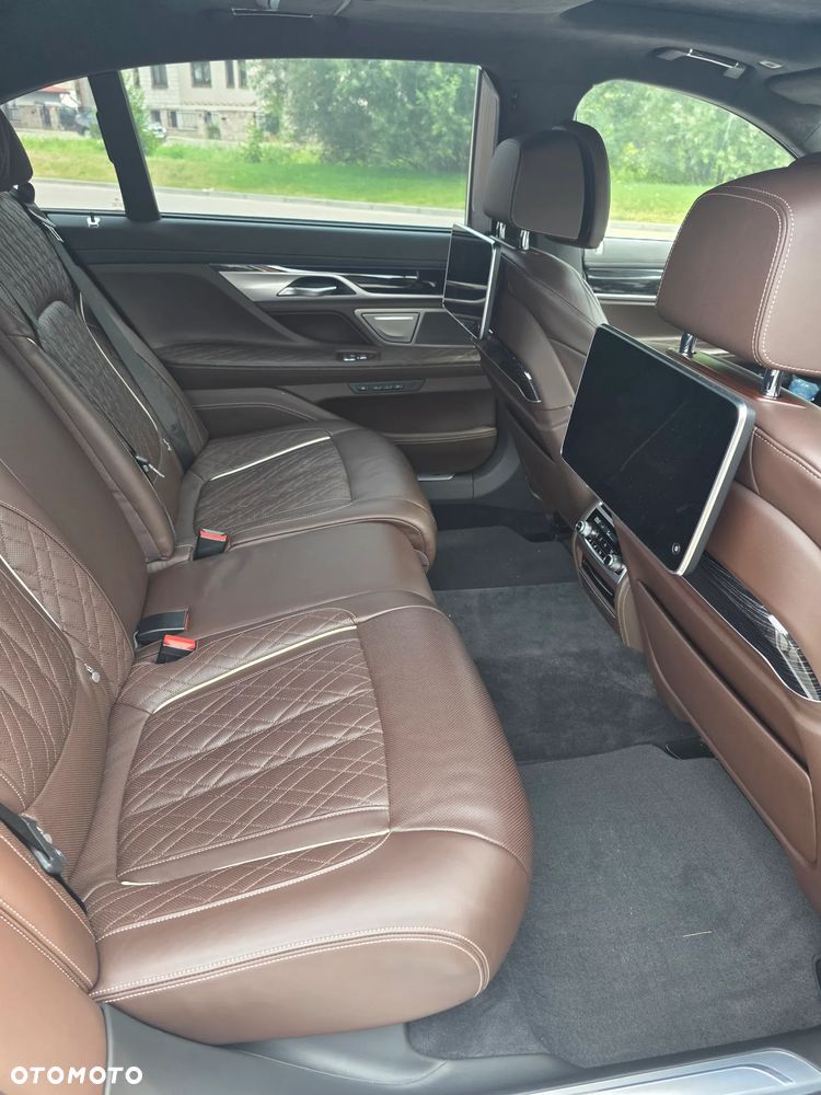 BMW Seria 7 M760Li xDrive - 19
