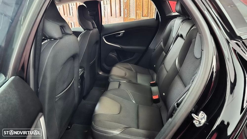 Volvo V40 2.0 D3 Momentum - 42