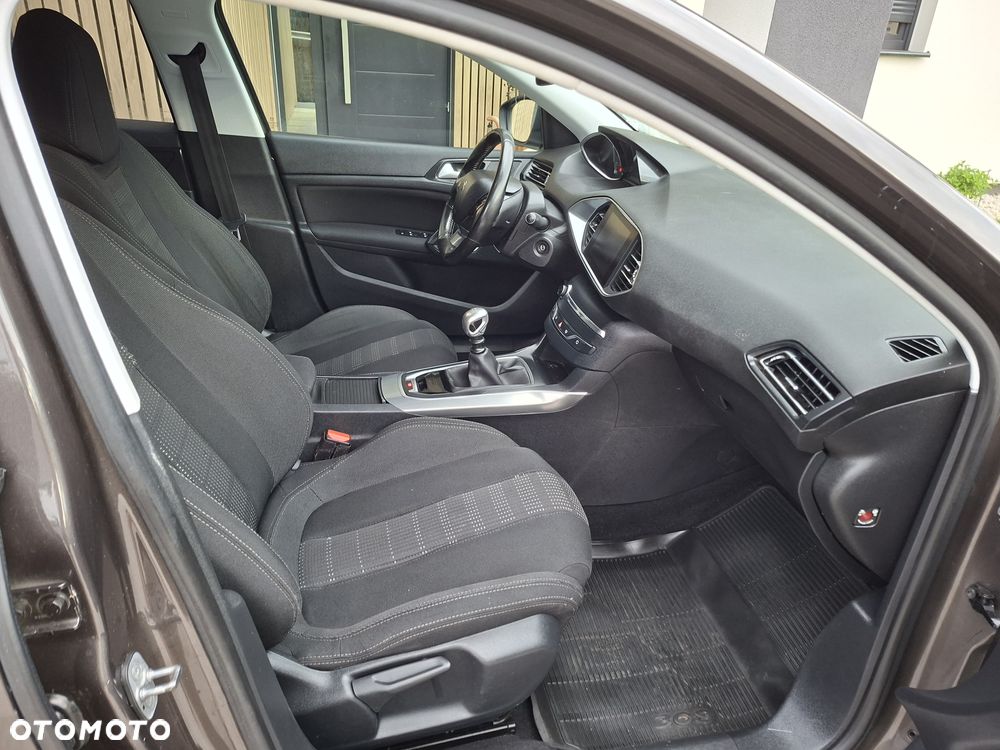 Peugeot 308 1.6 BlueHDi Allure S&S - 9