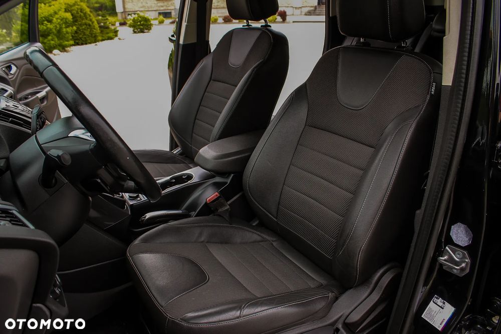 Ford Kuga 2.0 TDCi 2x4 Titanium - 34