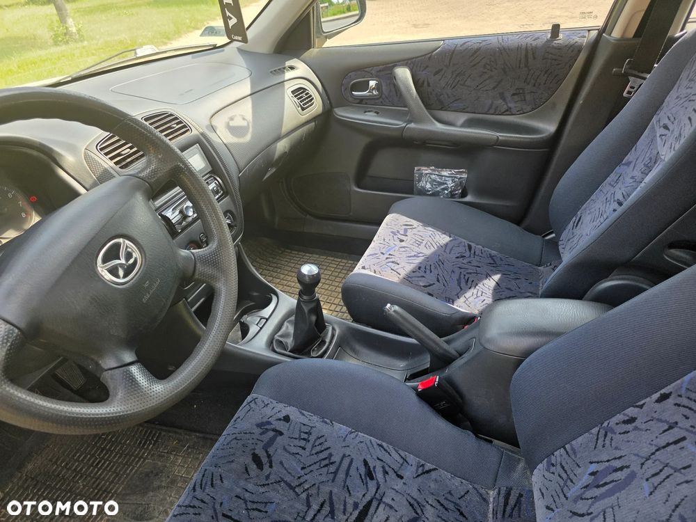 Mazda 323F - 11