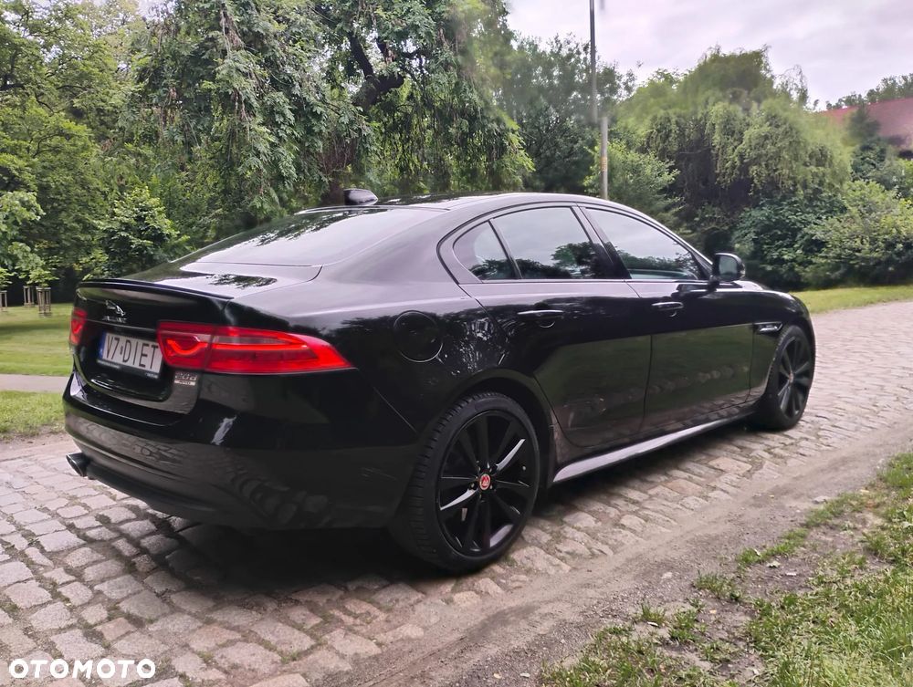 Jaguar XE 2.0 D AWD R-Sport - 6