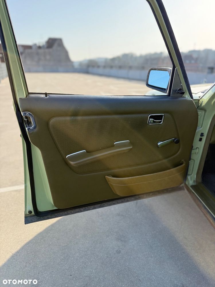 Mercedes-Benz W123 - 25