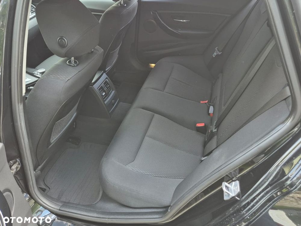 BMW Seria 3 320i GPF Advantage - 33
