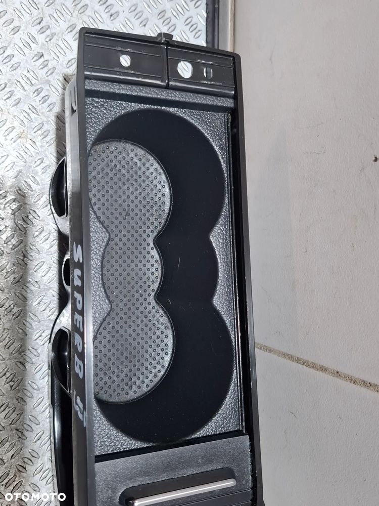 Uchwyt na kubki roleta Skoda Superb II Rok 2014 nr 3T0862531 - 3