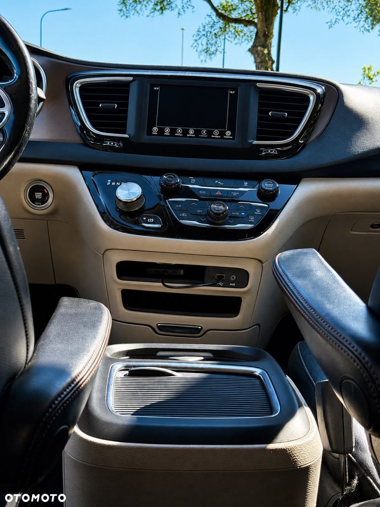 Chrysler Pacifica - 10