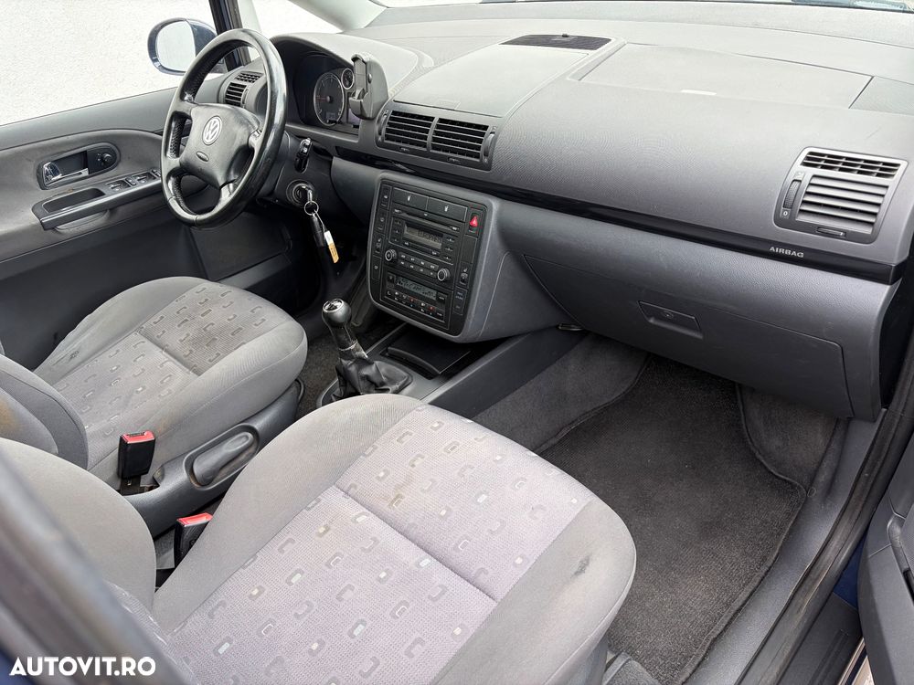 Volkswagen Sharan 2.0 TDI DPF BlueMotion Technology Trendline - 12