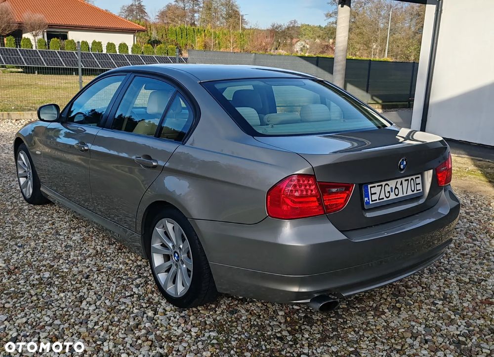 BMW Seria 3 320i - 8