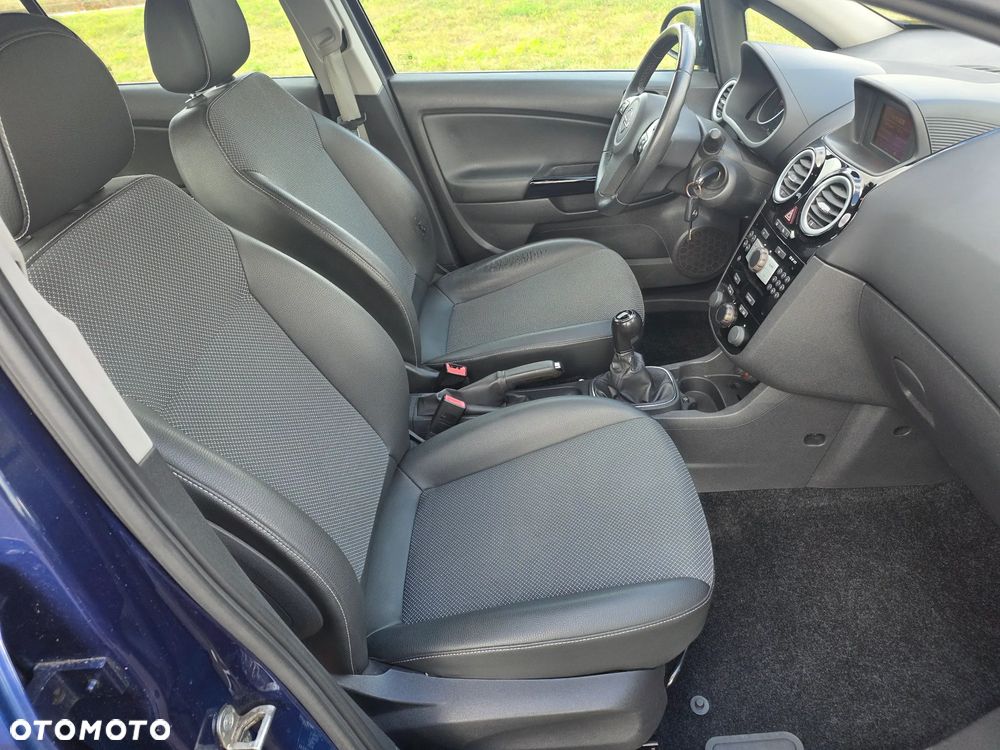 Opel Corsa 1.4 16V Cosmo - 12