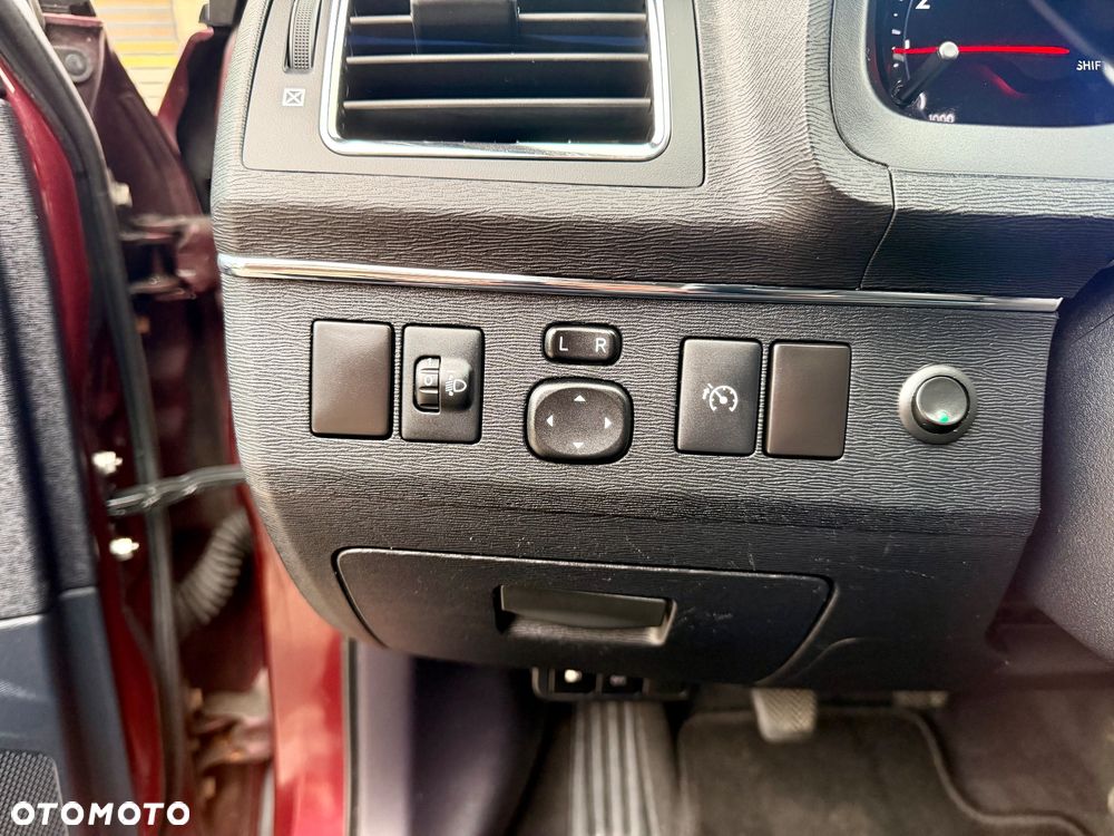 Toyota Avensis 1.8 Sol NAVI - 16