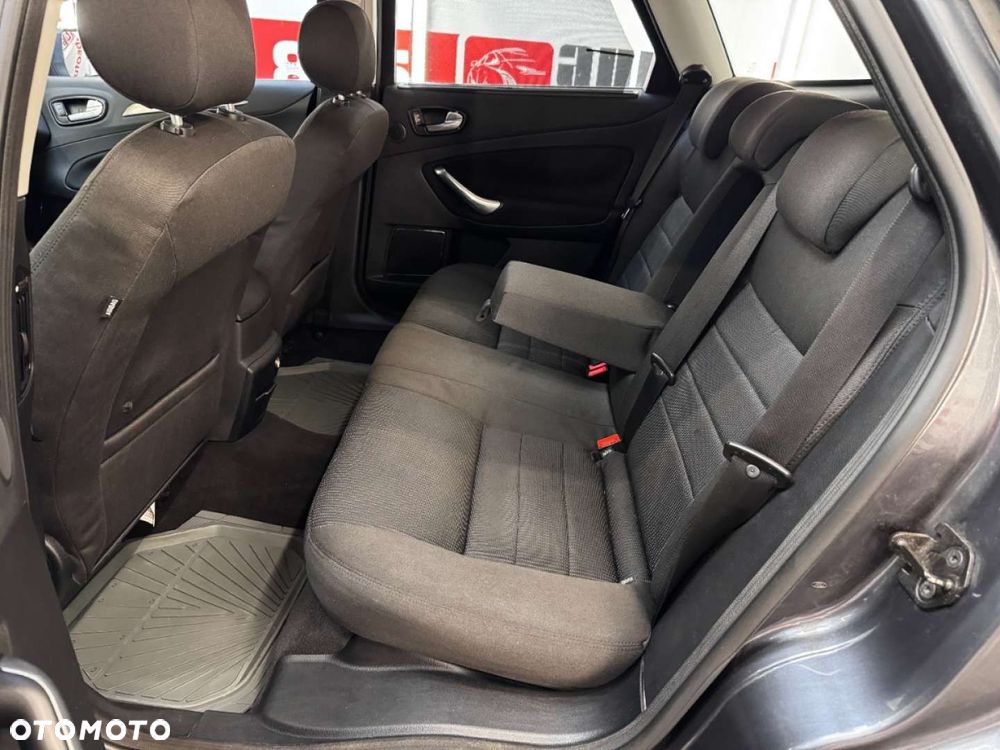 Ford Mondeo - 35