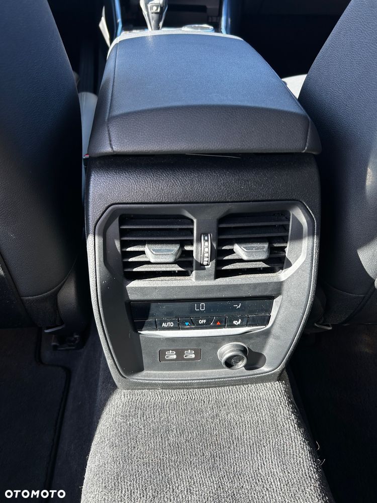 BMW Seria 3 330i xDrive Sport Line - 21