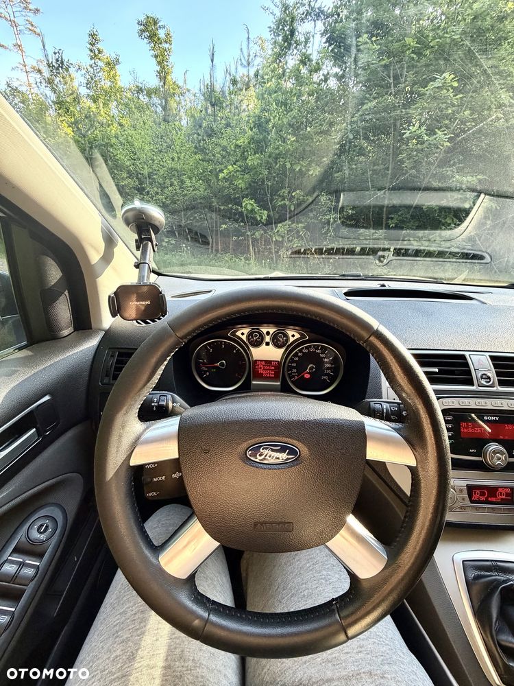 Ford Kuga - 4