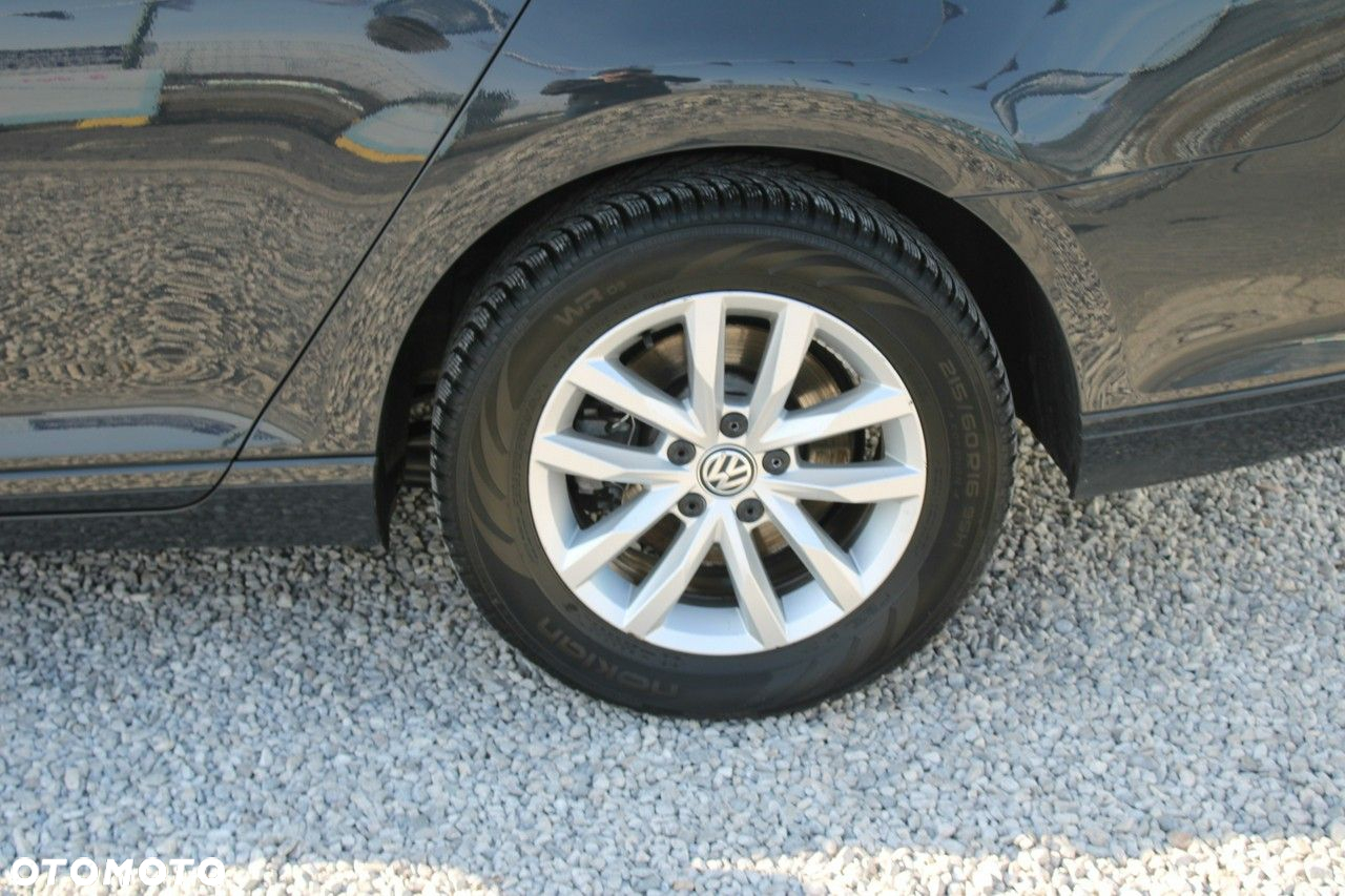 Volkswagen Passat - 11