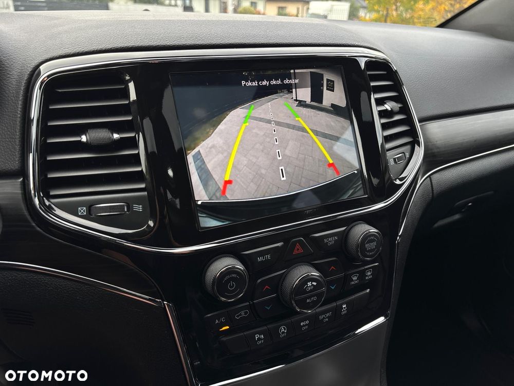 Jeep Grand Cherokee - 26