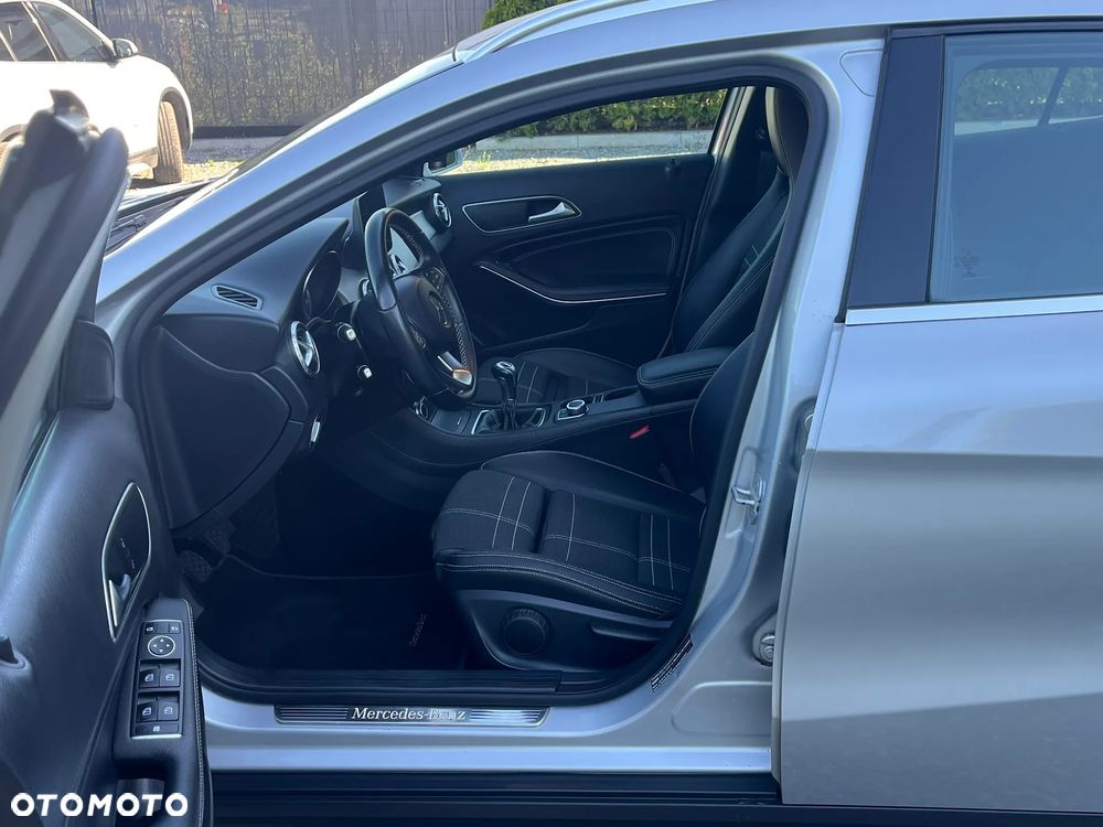 Mercedes-Benz GLA 180 - 11
