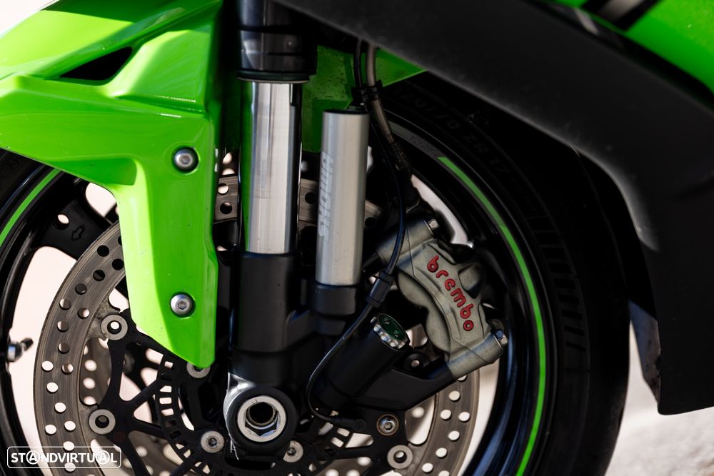 Kawasaki ZX ZX10R - 24