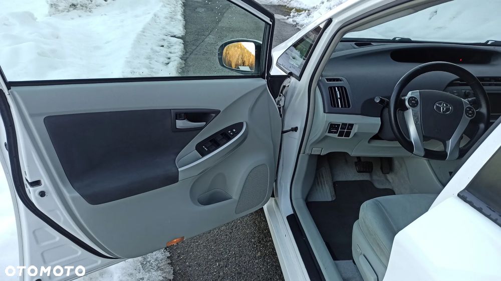 Toyota Prius (Hybrid) - 9