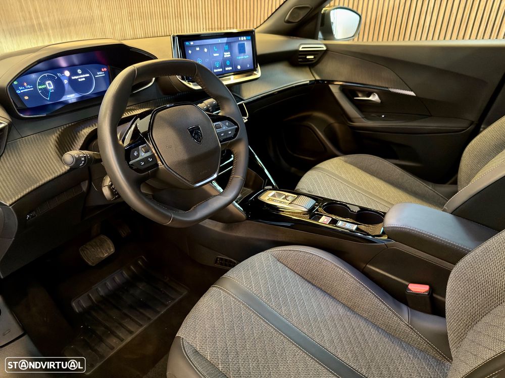 Peugeot e-2008 Allure - 8