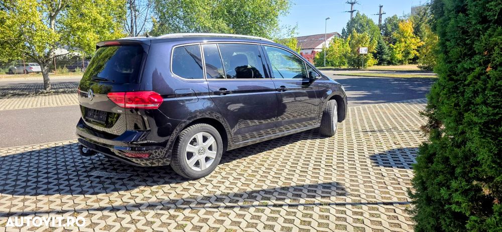 Volkswagen Touran - 11