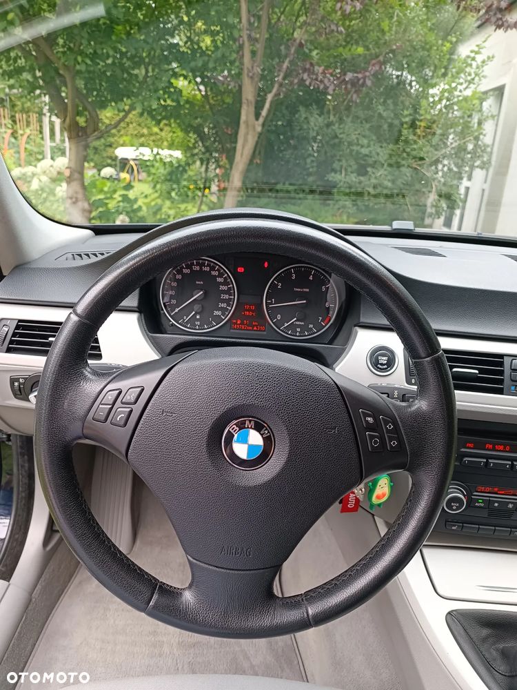 BMW Seria 3 318i - 11