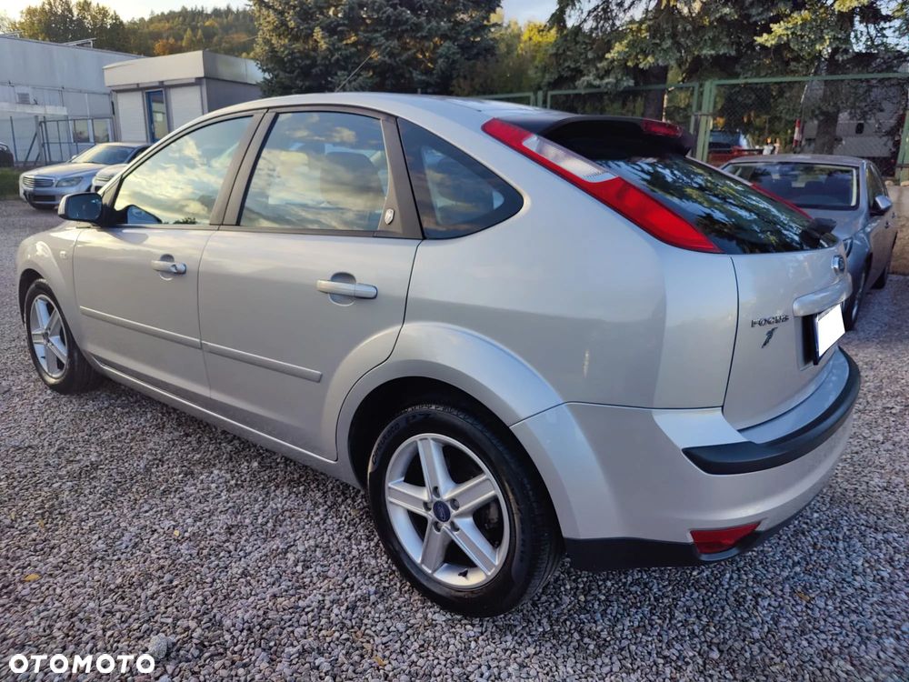 Ford Focus 1.6 Ghia - 20