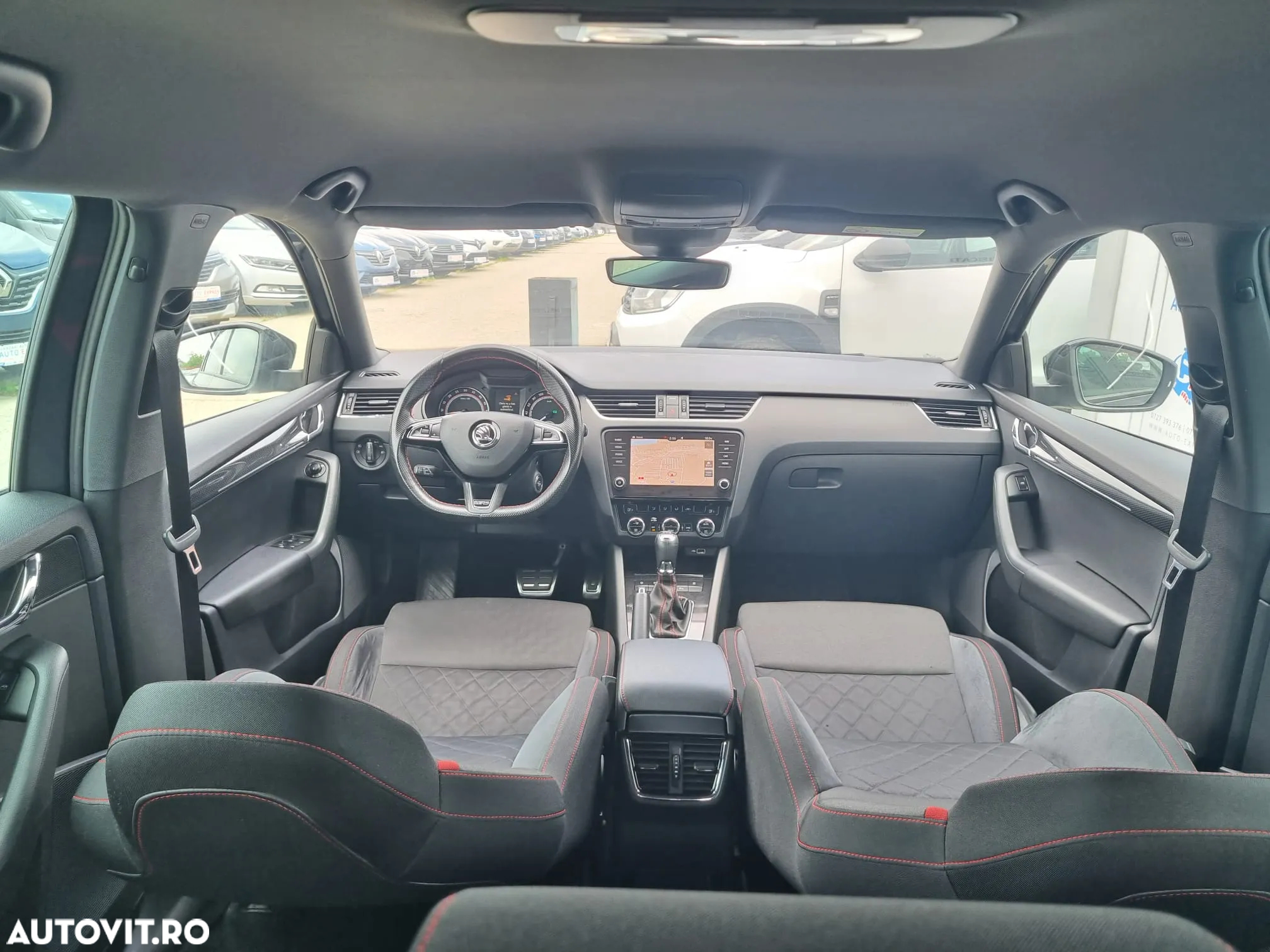 Skoda Octavia Combi 2.0 TDI 4x4 DSG RS - 9