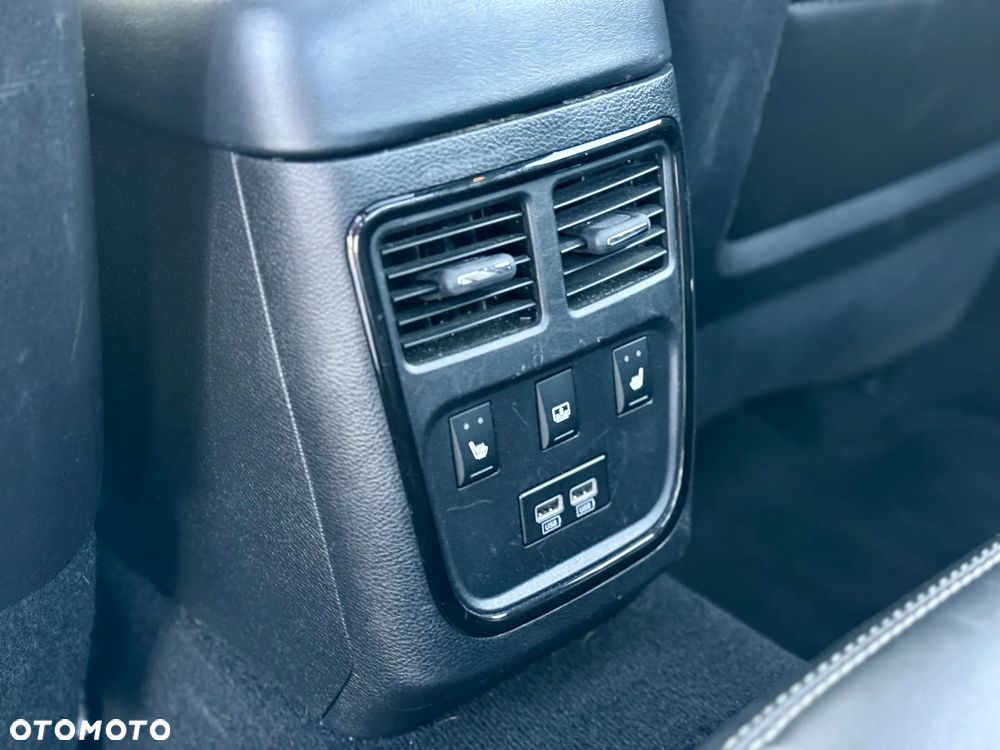 Chrysler 300s - 38