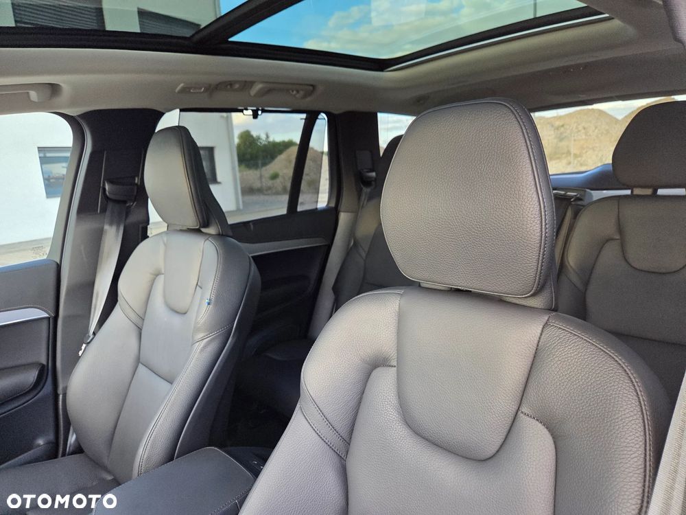 Volvo XC 90 B5 D AWD Plus Bright - 32