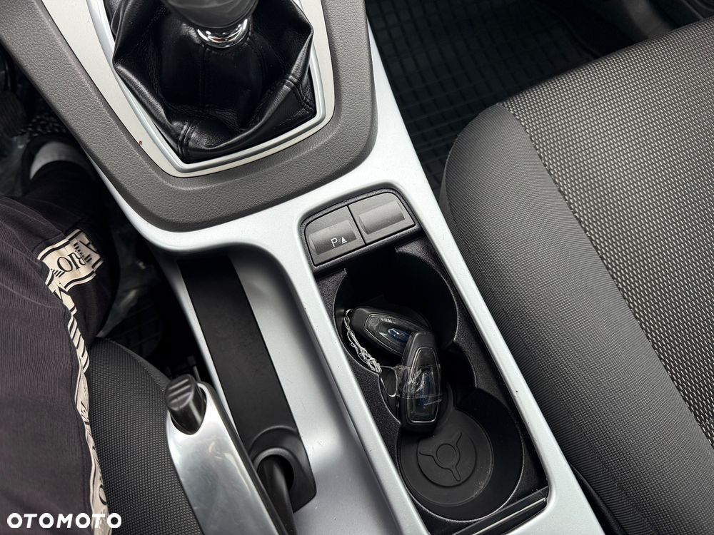 Ford Kuga 2.0 TDCi 2x4 Titanium - 25