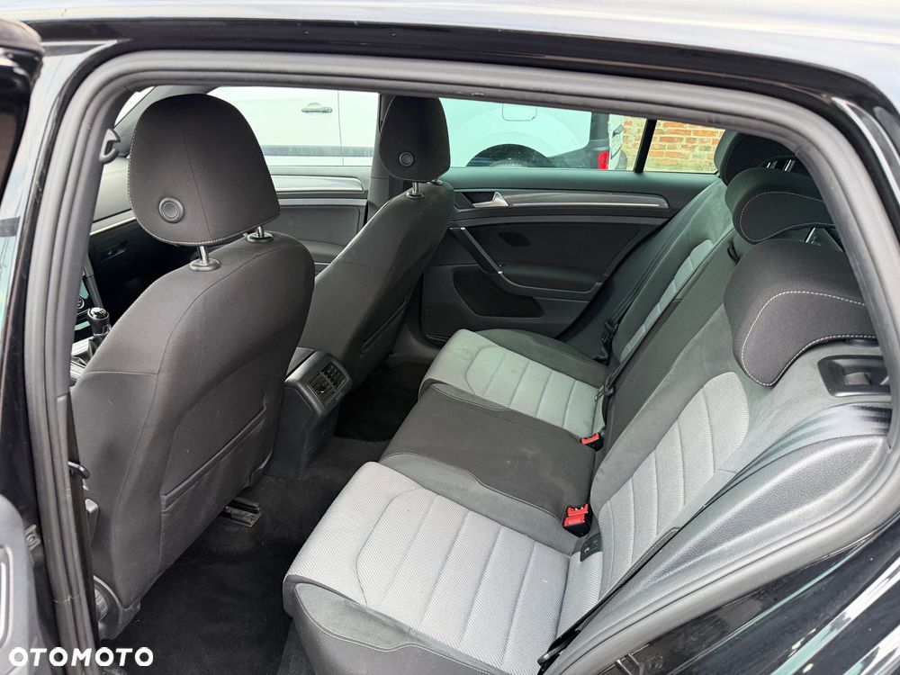Volkswagen Golf - 24