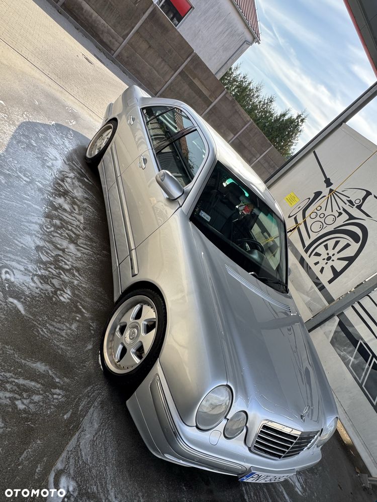 Mercedes-Benz E-Class 2001 photo 3
