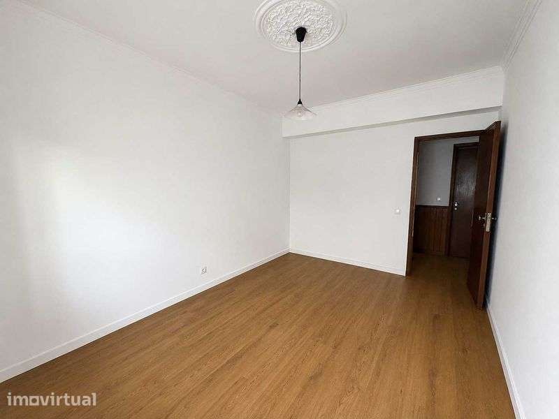 T3 com Vista Rio | Rua Ramiro Ferrão, Almada - Grande imagem: 4/12