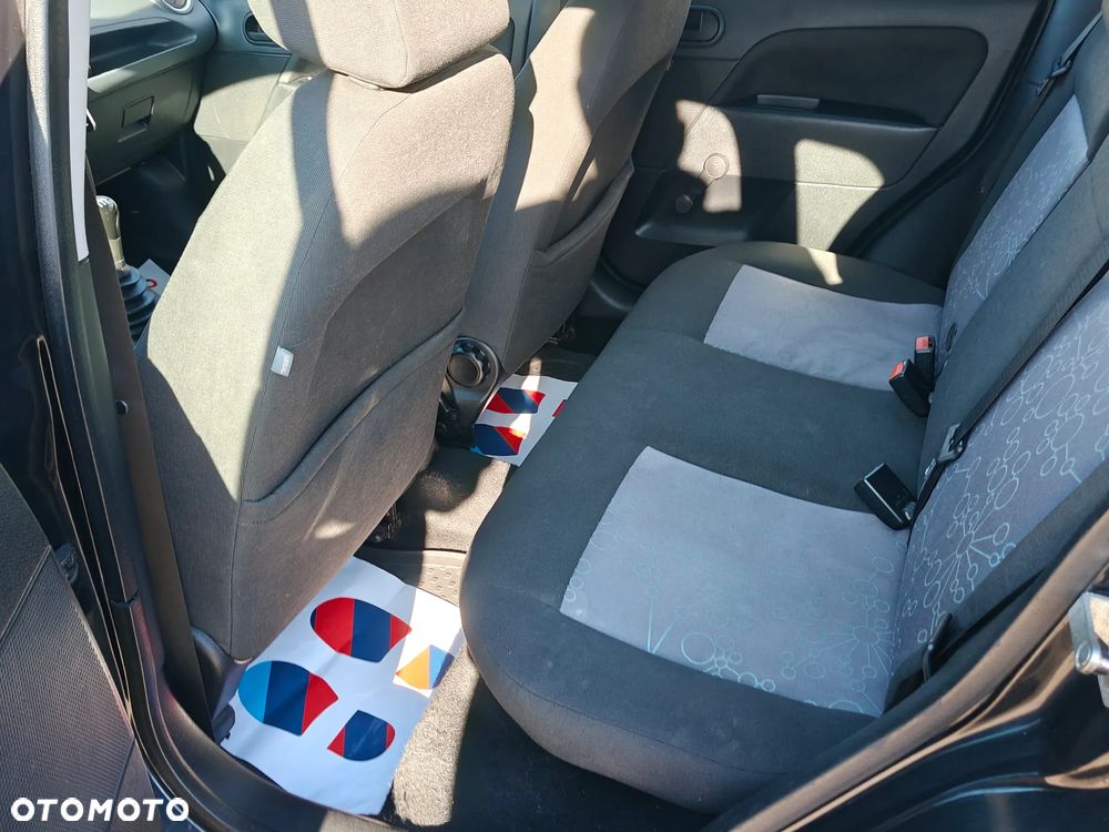 Ford Fiesta 1.3 Ghia - 8