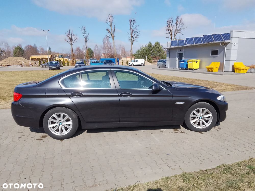 BMW Seria 5 523i - 7