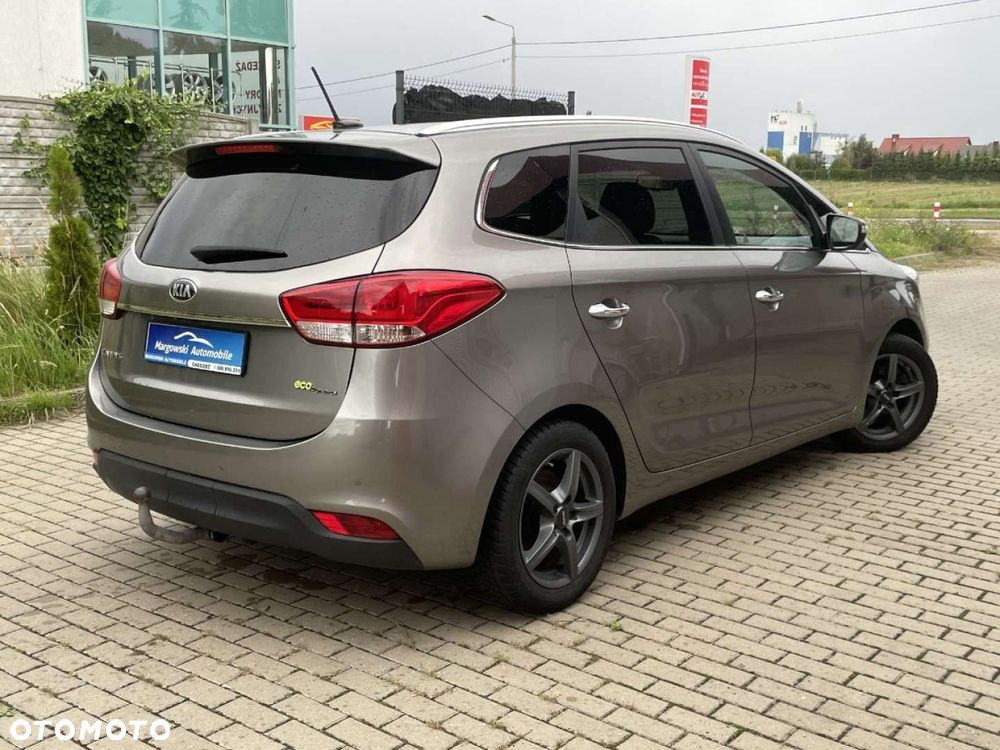 Kia Carens - 10